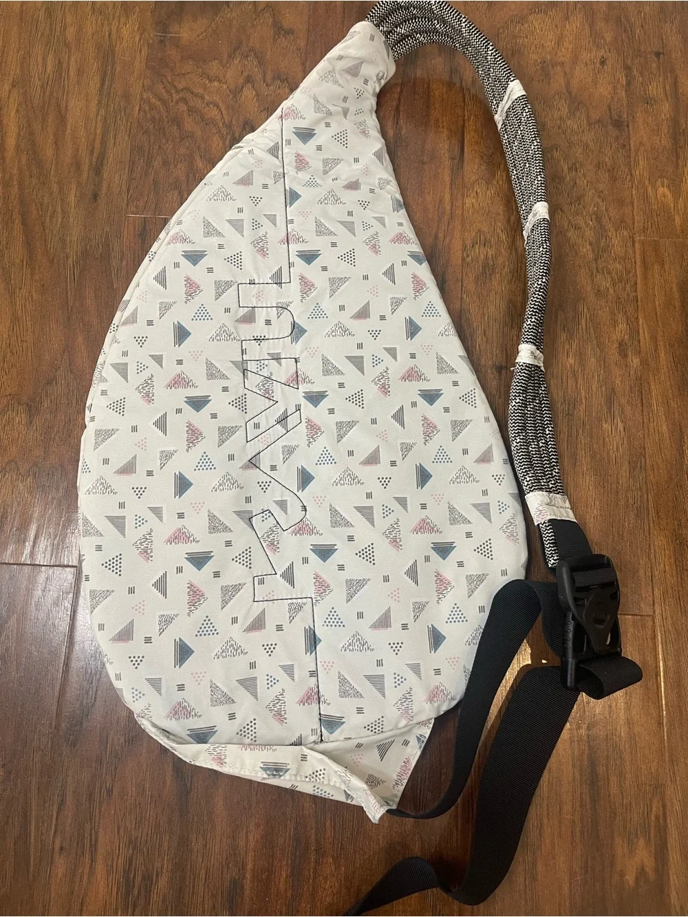 KAVU Original Rope Sling Bag Triparty Geometric Triangle Print Crossbody